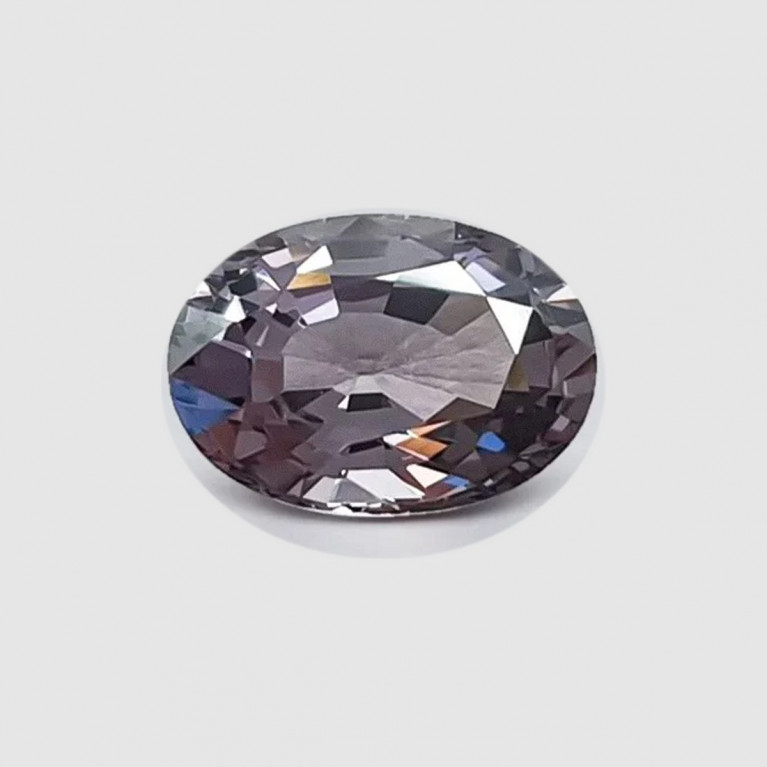 Серая шпинель 2,41 карата, Овал · Вьетнам · 9,62×6,78 мм